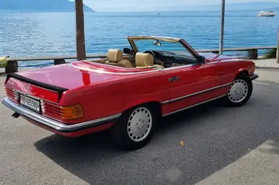 Mercedes-Benz SL 500 R107 Phase 2 — Cabriolet légendaire, 245 ch, histoire automobile — tableau de bord