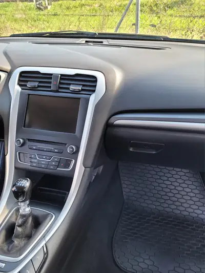 Ford Mondeo Mk5 1.6 TDCi — Break diesel fiable, très bon état, 193'000 km — Miniature 9