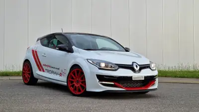 Renault Mégane Coupé 2.0 Turbo RS Trophy-R — Collector 1/250, 275 ch, kilométrage neuf — fianco