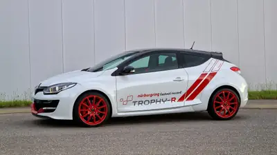 Renault Mégane Coupé 2.0 Turbo RS Trophy-R — Collector 1/250, 275 ch, kilométrage neuf — vista posteriore