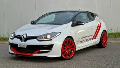 Renault Mégane Coupé 2.0 Turbo RS Trophy-R — Collector 1/250, 275 ch, kilométrage neuf — vista esterna