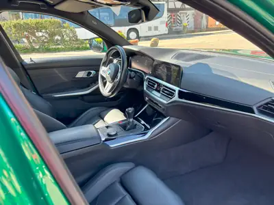 BMW M3 2021 — Berline haute performance boîte manuelle Isle of Man Green — Innenraum
