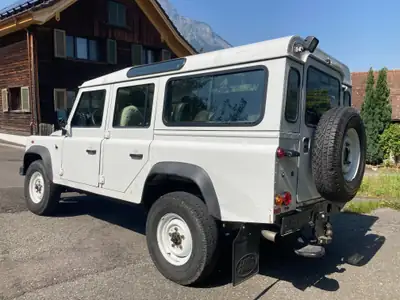 Land Rover Defender 110 2.2 TD4 — Le SUV robuste et fiable pour l'aventure — Seitenansicht