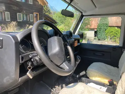 Land Rover Defender 110 2.2 TD4 — Le SUV robuste et fiable pour l'aventure — Innenraum