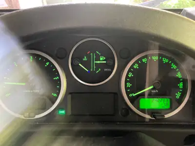 Land Rover Defender 110 2.2 TD4 — Le SUV robuste et fiable pour l'aventure — Armaturenbrett