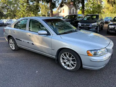 Volvo S60 2.5T AWD Kinetic — Berline premium suédoise, traction intégrale et 210 ch — Detail