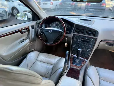 Volvo S60 2.5T AWD Kinetic — Berline premium suédoise, traction intégrale et 210 ch — Miniatur 9