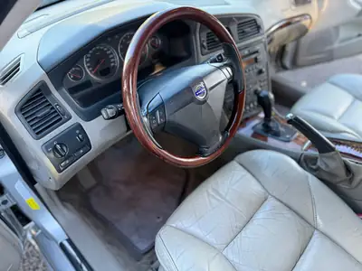 Volvo S60 2.5T AWD Kinetic — Berline premium suédoise, traction intégrale et 210 ch — Miniatur 10