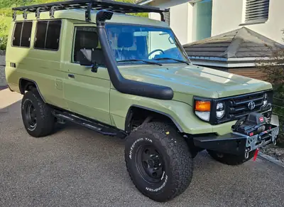 Toyota Land Cruiser 400 HDT Long — 4×4 mythique, 6 places et motorisation robuste — vue extérieure