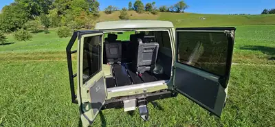 Toyota Land Cruiser 400 HDT Long — 4×4 mythique, 6 places et motorisation robuste — intérieur