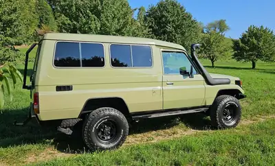 Toyota Land Cruiser 400 HDT Long — 4×4 mythique, 6 places et motorisation robuste — tableau de bord