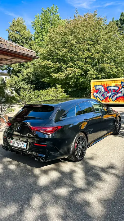 Mercedes-Benz CLA 45 AMG Shooting Brake — Performance 387 ch, Design premium — côté