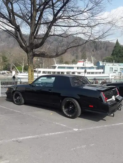 Oldsmobile Cutlass 1987 — Coupé américain légendaire, moteur V8 imposant — vue extérieure
