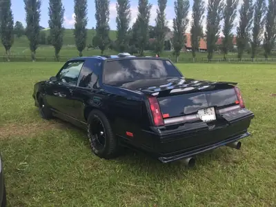 Oldsmobile Cutlass 1987 — Coupé américain légendaire, moteur V8 imposant — arrière