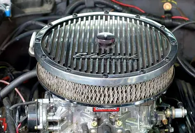 Oldsmobile Cutlass 1987 — Coupé américain légendaire, moteur V8 imposant — détail