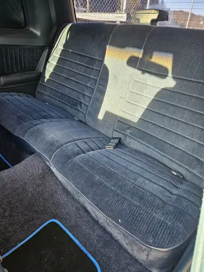 Oldsmobile Cutlass 1987 — Coupé américain légendaire, moteur V8 imposant — Miniature 9
