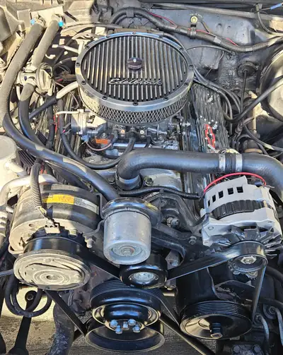 Oldsmobile Cutlass 1987 — Coupé américain légendaire, moteur V8 imposant — Miniature 14