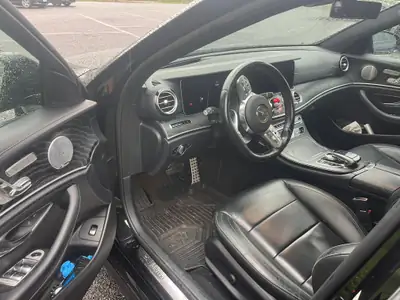Mercedes-Benz E 220 d AMG Line 4Matic — Berline de prestige, diesel performant, 151'000 km — vista posteriore