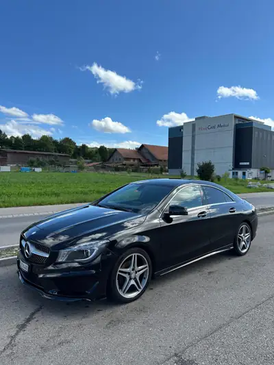 Mercedes-Benz CLA 200 AMG Line — Élégance et dynamique, 130'000 km seulement — vue extérieure