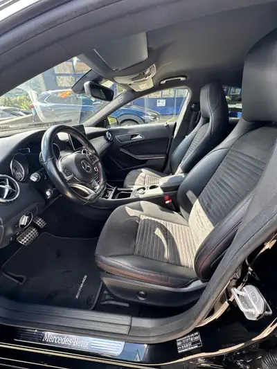 Mercedes-Benz CLA 200 AMG Line — Élégance et dynamique, 130'000 km seulement — tableau de bord