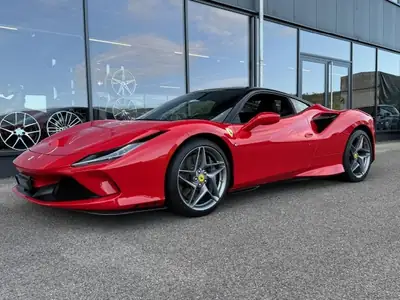 Ferrari F8 Tributo 2020 — 720 ch de pur plaisir, kilométrage modéré — side view
