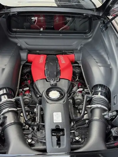 Ferrari F8 Tributo 2020 — 720 ch de pur plaisir, kilométrage modéré — Thumbnail 9