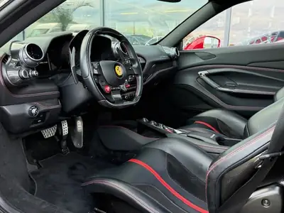 Ferrari F8 Tributo 2020 — 720 ch de pur plaisir, kilométrage modéré — Thumbnail 12