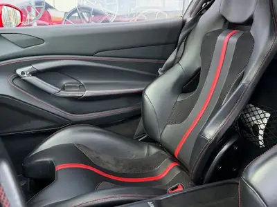 Ferrari F8 Tributo 2020 — 720 ch de pur plaisir, kilométrage modéré — Thumbnail 17