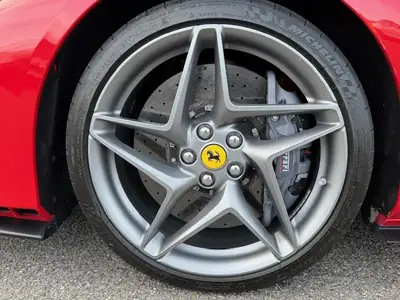 Ferrari F8 Tributo 2020 — 720 ch de pur plaisir, kilométrage modéré — Thumbnail 19