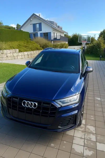 Audi SQ7 TFSI Quattro — SUV haute performance, équipement premium complet — vue extérieure