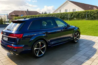Audi SQ7 TFSI Quattro — SUV haute performance, équipement premium complet — côté