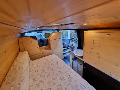 VW T5 1.9 TDI PD — Aménagement camping intégral, moteur fiable et économe — Detail