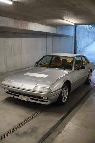 Ferrari 412 1987 — Chef-d'œuvre Gran Turismo, 325 ch et élégance intemporelle — fianco