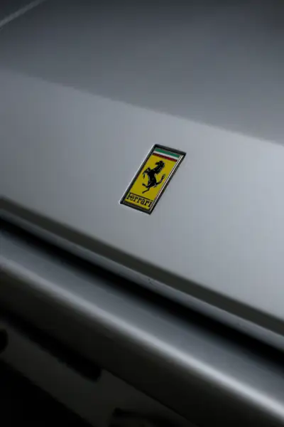 Ferrari 412 1987 — Chef-d'œuvre Gran Turismo, 325 ch et élégance intemporelle — interni