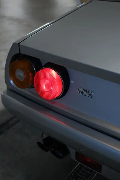 Ferrari 412 1987 — Chef-d'œuvre Gran Turismo, 325 ch et élégance intemporelle — Miniatura 7