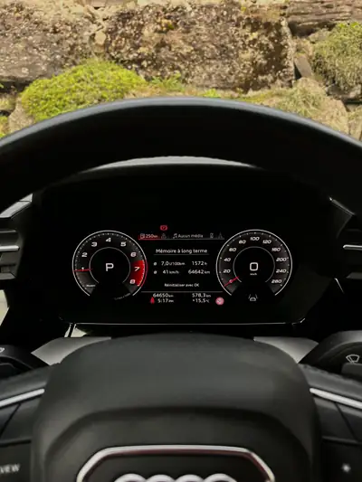 Audi A3 Sportback 35 TFSI — Berline compacte hybride légère, 68'000 km seulement — detail