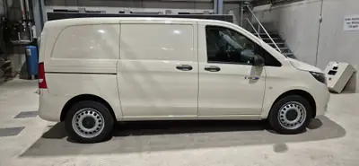 Mercedes-Benz Vito 116 CDI 4x4 — Utilitaire robuste, faible kilométrage et transmission automatique — fianco