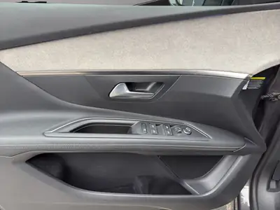 Peugeot 3008 1.2 PureTech GT Pack — SUV compact dynamique, 48 000 km seulement — Thumbnail 12
