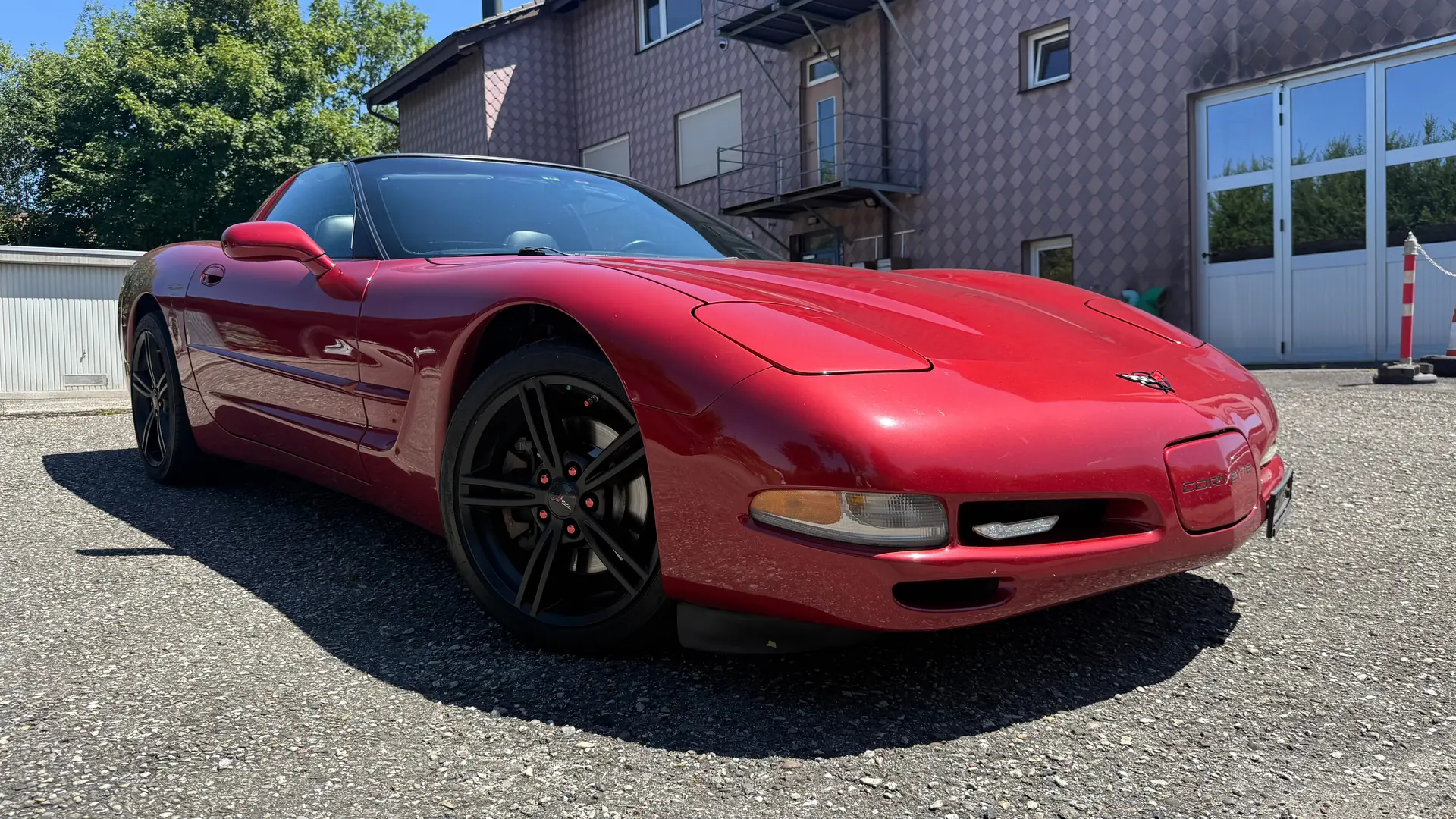 Chevrolet Corvette C5 Targa 1997 — Légende américaine, finition rouge métallisé