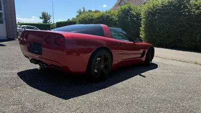 Chevrolet Corvette C5 Targa 1997 — Légende américaine, finition rouge métallisé — Armaturenbrett