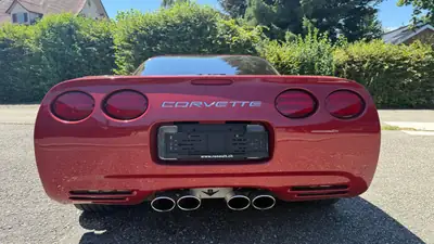 Chevrolet Corvette C5 Targa 1997 — Légende américaine, finition rouge métallisé — Miniatur 8