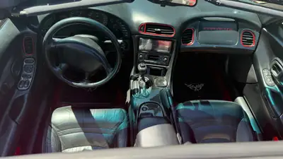 Chevrolet Corvette C5 Targa 1997 — Légende américaine, finition rouge métallisé — Miniatur 9