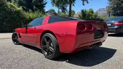 Chevrolet Corvette C5 Targa 1997 — Légende américaine, finition rouge métallisé — Miniatur 7