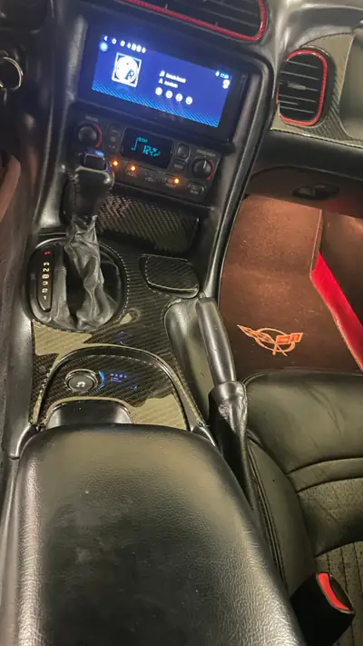 Chevrolet Corvette C5 Targa 1997 — Légende américaine, finition rouge métallisé — Miniatur 12