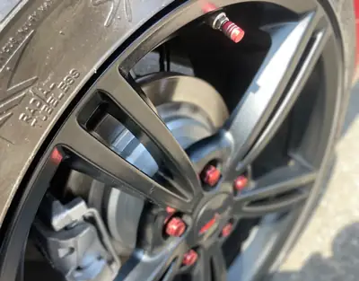 Chevrolet Corvette C5 Targa 1997 — Légende américaine, finition rouge métallisé — Miniatur 13