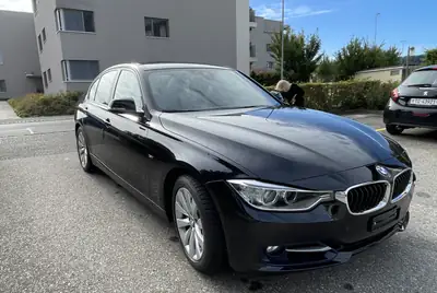 BMW 335i Sport Line 2012 — Berline sportive premium, état impeccable, 120'000 km — vue extérieure