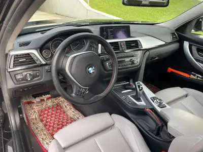 BMW 335i Sport Line 2012 — Berline sportive premium, état impeccable, 120'000 km — tableau de bord