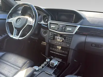 Mercedes-Benz E 63 AMG — Berline sport légendaire, 525 ch et expertise récente — Thumbnail 12