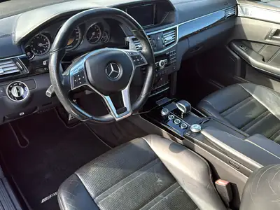 Mercedes-Benz E 63 AMG — Berline sport légendaire, 525 ch et expertise récente — Thumbnail 10