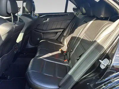 Mercedes-Benz E 63 AMG — Berline sport légendaire, 525 ch et expertise récente — Thumbnail 14